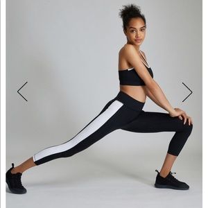 All access Bandier standing ovation Capri leggings